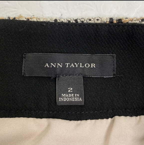 Ann Taylor size 2 pencil skirt - Picture 2 of 4